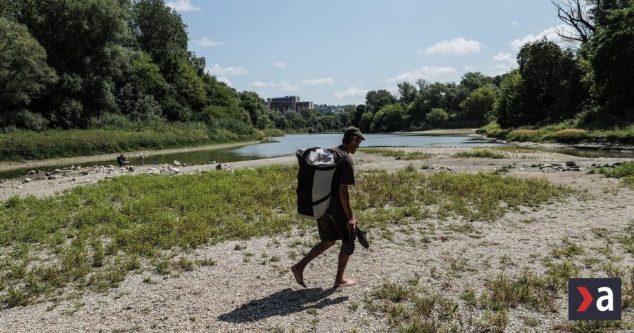 Sucho stazuje dopravu na Dunaji Lode musia zotravat v pristavoch
