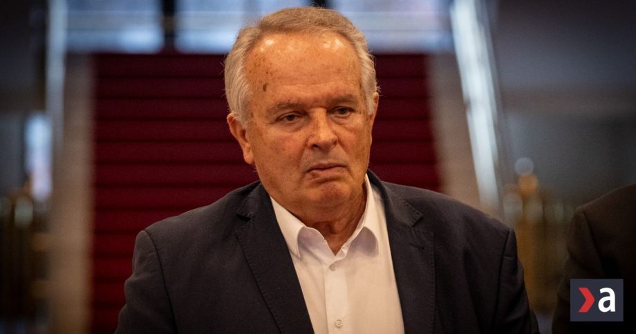 Syn velvyslanca Radacovskeho odchadza do Smeru Jeho otec tvrdi ze ma vynikajuci politicky instinkt a predpoveda strane vitazstvo