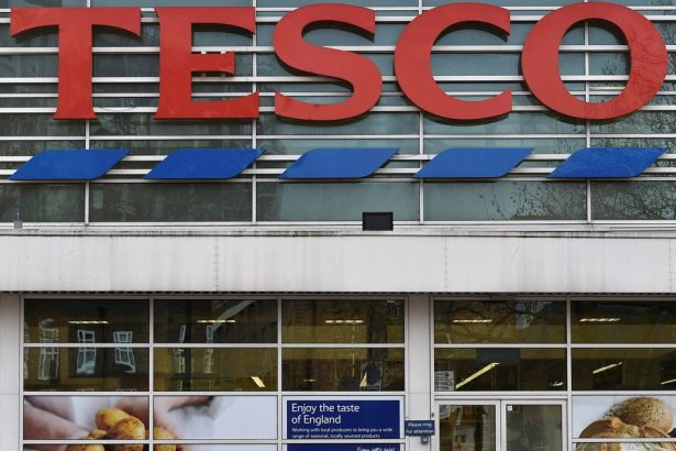 Tesco zvazuje predaj stredoeuropskych supermarketov cim by definitivne opustilo globalny trh