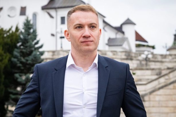 Volby 2026 Do sutaze o post predsedu Zilinskeho samospravneho kraja sa zapaja Martin Kapitulik