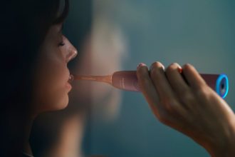 Cistite si zuby naozaj vsade Novy rad premiovych kefiek Philips Sonicare pomaha odhalit miesta ktore pri cisteni neumyselne vynechavame