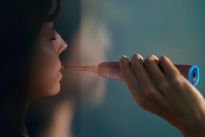 Cistite si zuby naozaj vsade Novy rad premiovych kefiek Philips Sonicare pomaha odhalit miesta ktore pri cisteni neumyselne vynechavame