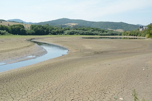 Od potopy k vyschnutej rieke je to len 150 kilometrov Experti odhaluju preco sa nasa krajina meni na nepozanie
