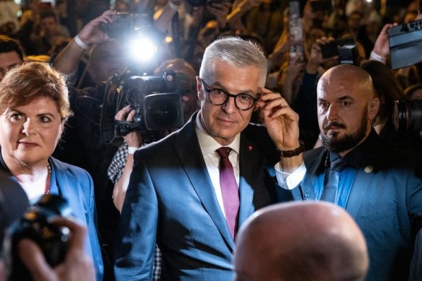 PS plati Korcokovi desiatky tisic eur cez firmu jeho manzelky je to model ako v Smere kritizuje Nadacia Zastavme korupciu