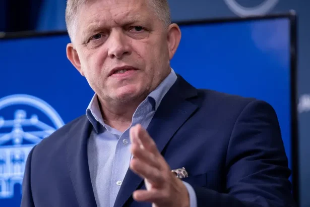 Premier Fico prekvapivo oznamil zrusenie transakcnej dane