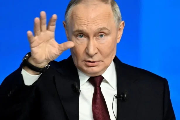 Rusky finann systm pod tlakom paniky obyvateov Masov vbery hotovosti prekroili prv rok invzies