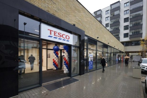 Tesco naozaj bali kufre Pochtli jeho 185 predajni drava Biedronka alebo domaci financni raloci