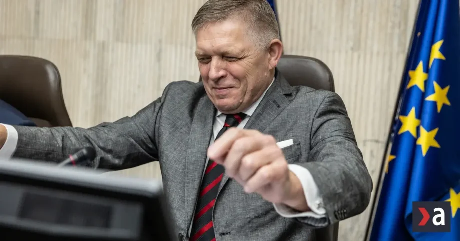 V minulosti putoval krajom dnes posiela videa z dovolenky Precos Robert Fico takmer ignoruje volby v regionoch