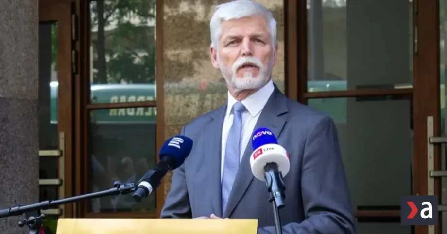 Česi sa pýtajú, prečo ich vojaci chrániť naše nebo, keď ich Fico zradí