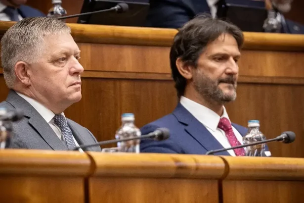 Kaliňák s úsmevom bagatelizuje peniaze priamo od zbrojára