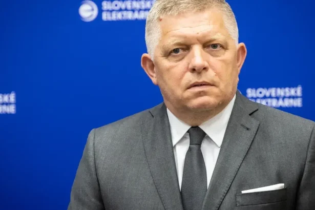 Nervózny Robert Fico sa svojím konaním zahnal do pasce