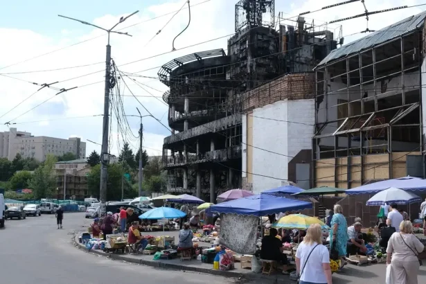 Ruský útok zničil známe kyjevské trhovisko