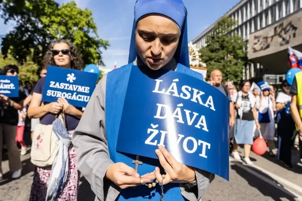 Tisíce ľudí v Bratislave pochodovali za zákaz interrupcií