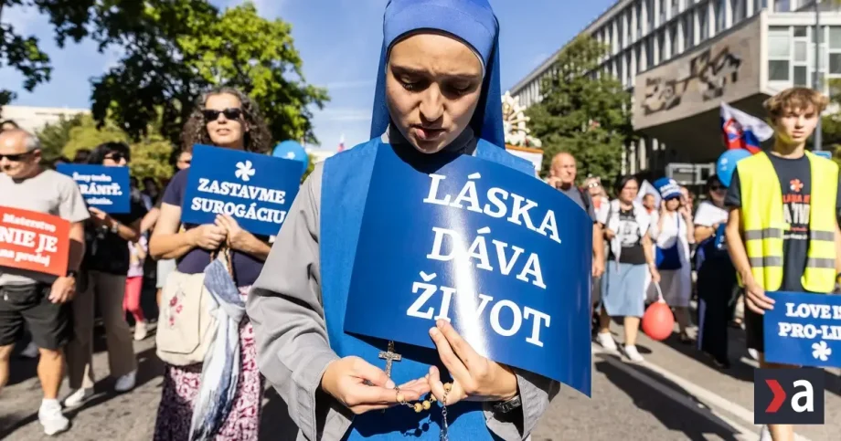 Tisíce ľudí v Bratislave pochodovali za zákaz interrupcií