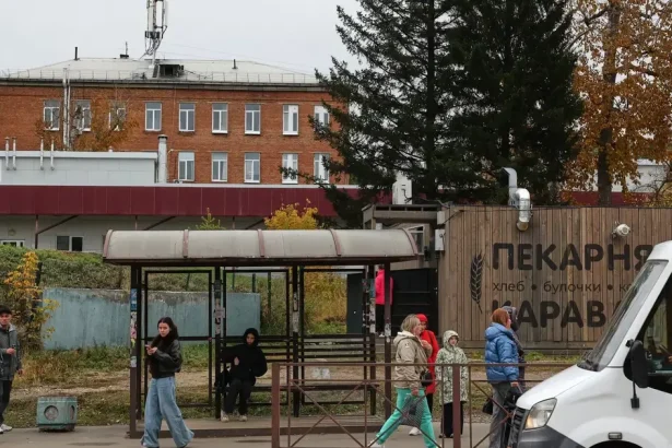 Bitky o antibiotiká v lekárňach, na uliciach opäť rúška. Zabil mor ruskú laborantku?