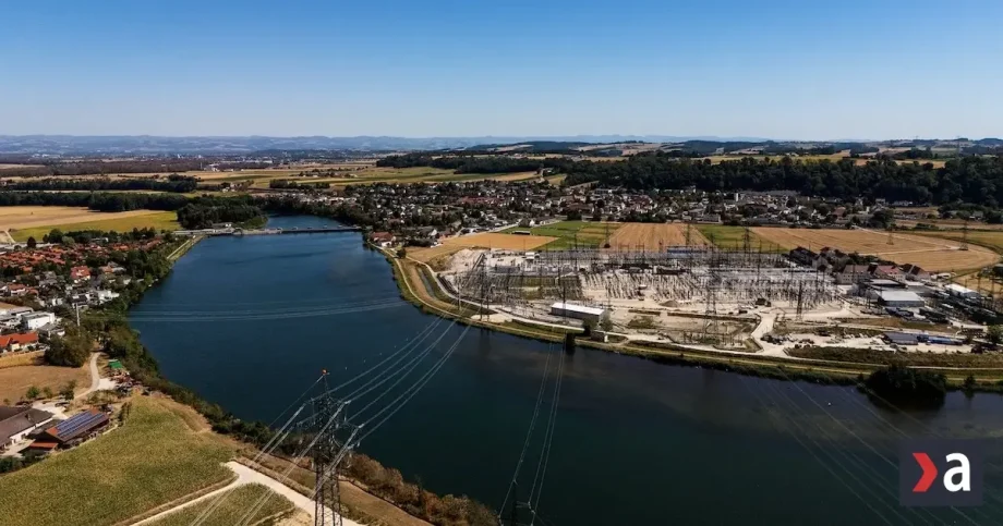 Google buduje tesne za hranicami obriu stavbu, miestni protestujú