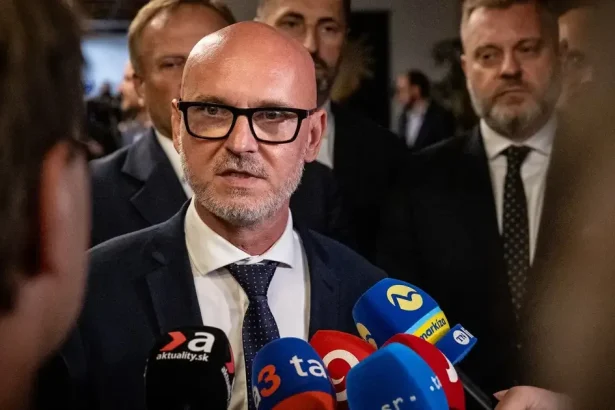 Gröhlingove slová o dôchodkoch pobúrili koalíciu. Hrozí sociálny masaker?