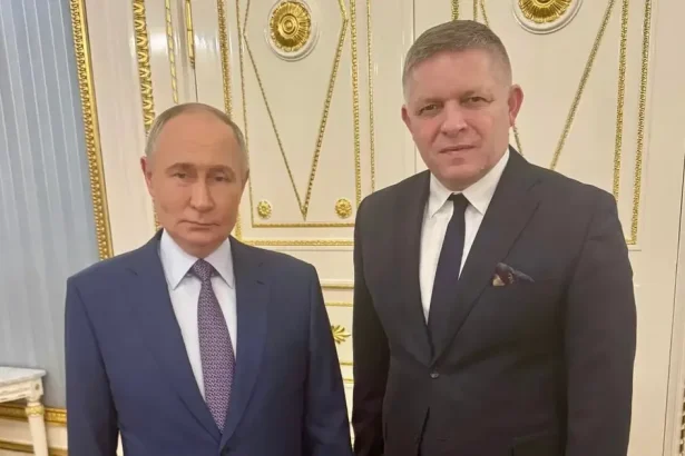 Indovia označujú Fica za proputinovského lídra