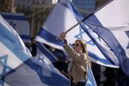 Izrael mal špehovať novinárov aj bez jediného kliku