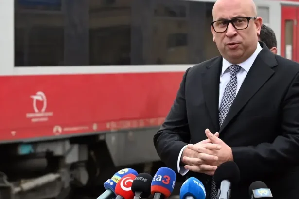 Klamal minister Ráž v priamom prenose? Železničiari tvrdia, že k dohode o platoch nedošlo