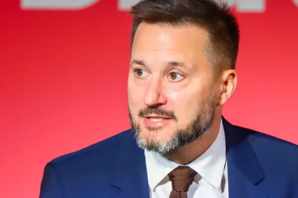 Matúš Vallo vďačí za svoje víťazstvo vo voľbách aj Ficovi