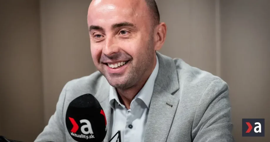 Politológ Štefančík vidí v slovenskej politike rovnaké stratégie ako u nacistov