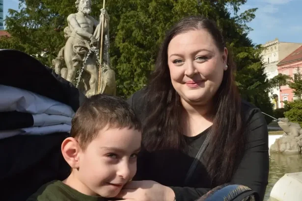 Prešovské autobusy pokryli plagátmi: Nechcem to robiť, no inak môj syn nebude môcť chodiť