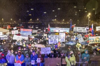 Progresívci pozvali na pódium celú opozíciu, Matovičovci tvrdia, že ich neoslovili