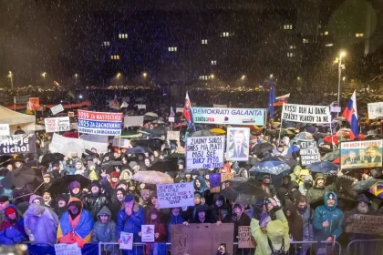Progresívci pozvali na pódium celú opozíciu, Matovičovci tvrdia, že ich neoslovili