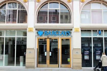 Veľká banka prepúšťa 5-tisíc ľudí, dôvodom je umelá inteligencia