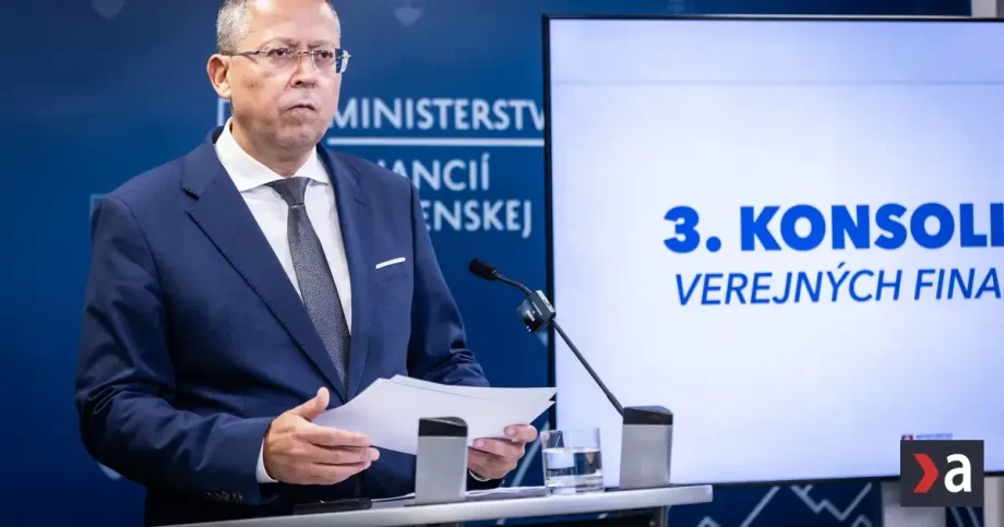 Vláda sa vzdala konsolidácie, rozpočet je predvolebný a problémov viacero