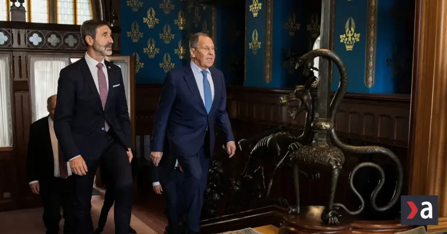 Vládni politici šíria nehorázne táraniny. Demoralizovaná elita uráža Ukrajincov
